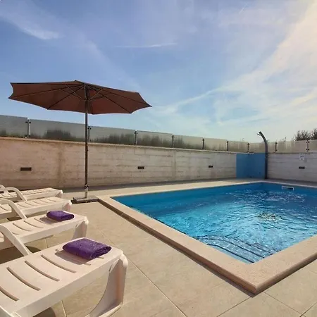 Villa Mit Privatem Pool In Der Naehe Pula *