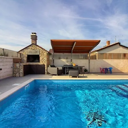 Villa Mit Privatem Pool In Der Naehe Pula
