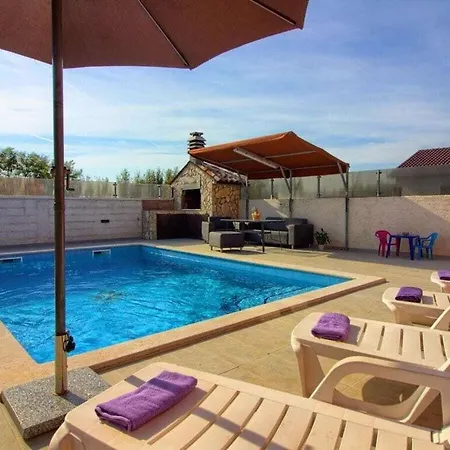 Mit Privatem Pool In Der Naehe Pula Vila *